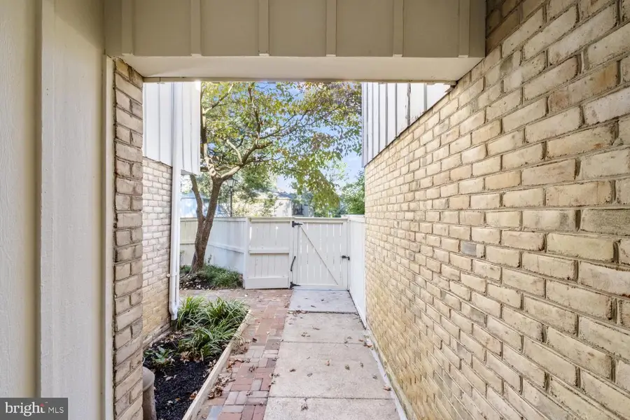 5822 Barnwood Pl #9, Columbia, MD 21044 - #3