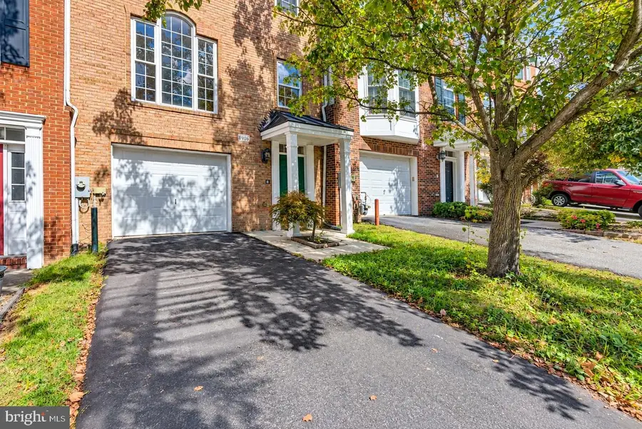 8906 Lee Manor Dr, Ellicott City, MD 21043 - #2