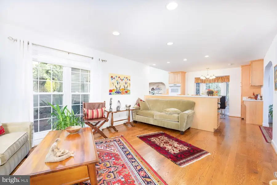 9841 Meadowcroft Ln, Montgomery Village, MD 20886 - Image #3