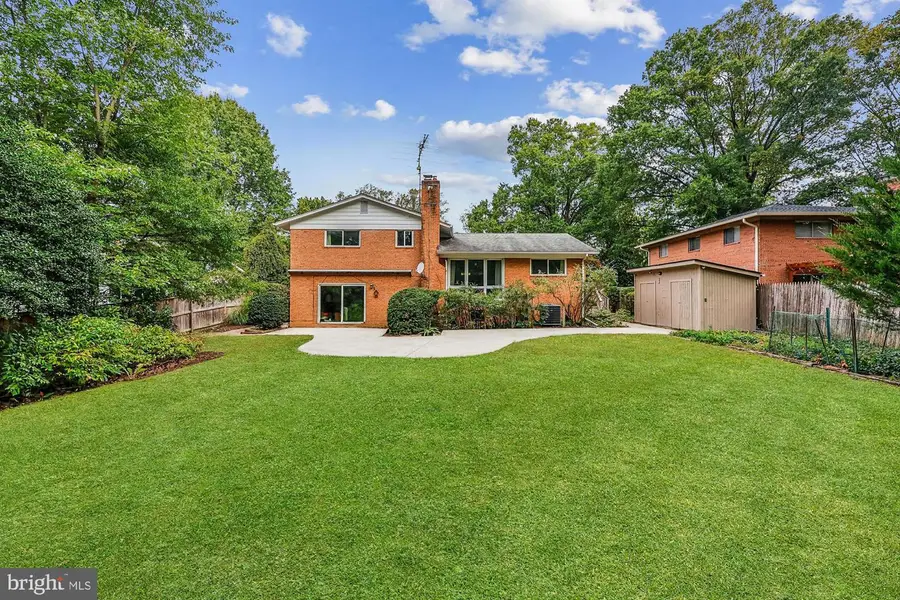 9804 N Inglemere Dr, Bethesda, MD 20817 - #2