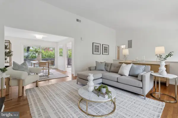 8300 Tomlinson Ave, BETHESDA, MD 20817