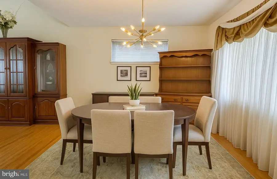 9831 Singleton Dr, Bethesda, MD 20817 - Image #2