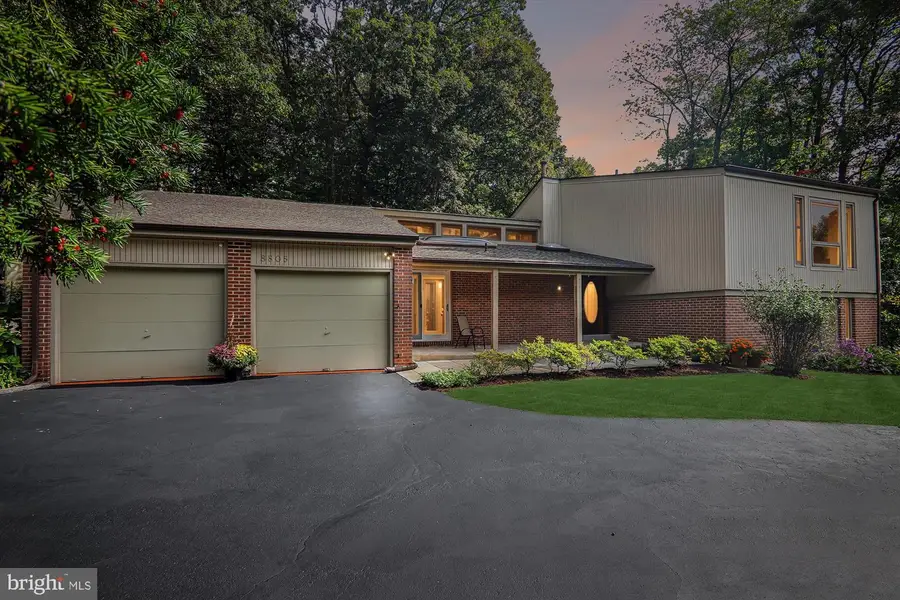 8805 Hidden Hill Ln, Rockville, MD 20854 - Image #2