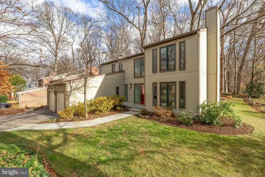 8809 Hidden Hill Ln, Potomac, MD 20854 - Image #2