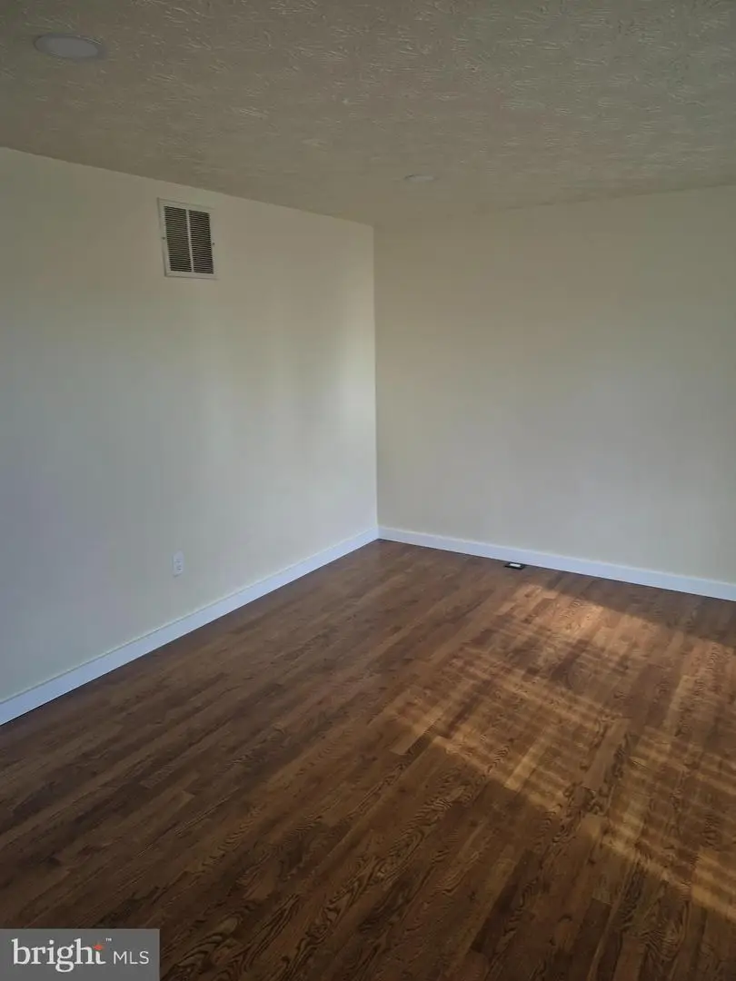 19036 Partridge Wood Dr, Germantown, MD 20874 - Image #2