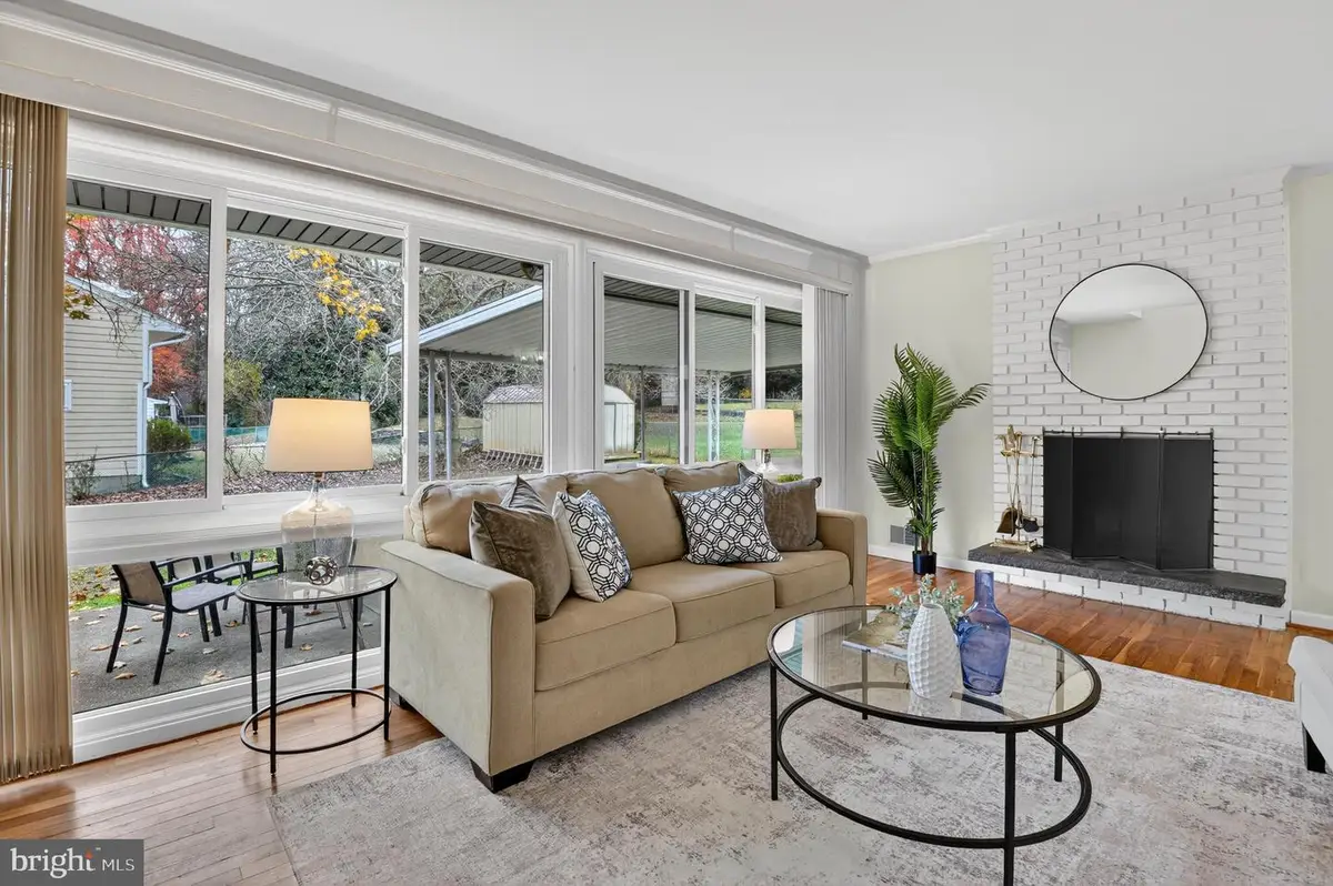 827 Crothers Ln, Rockville, MD 20852 - Image #1