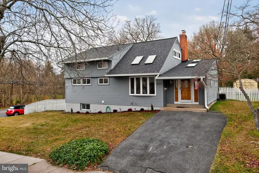 827 Crothers Ln, Rockville, MD 20852 - Image #2