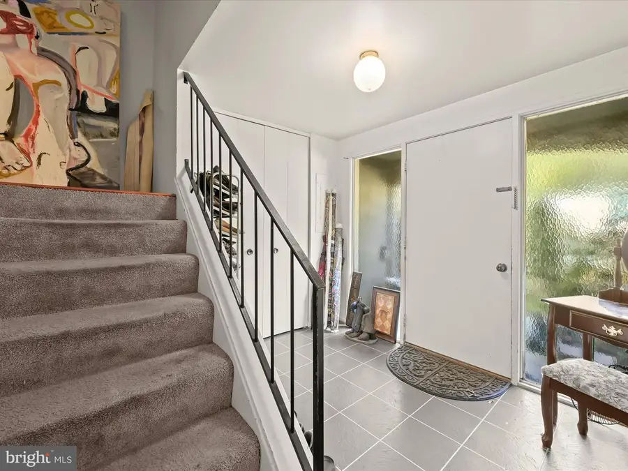 19037 Capehart Dr, Gaithersburg, MD 20886 - Image #2