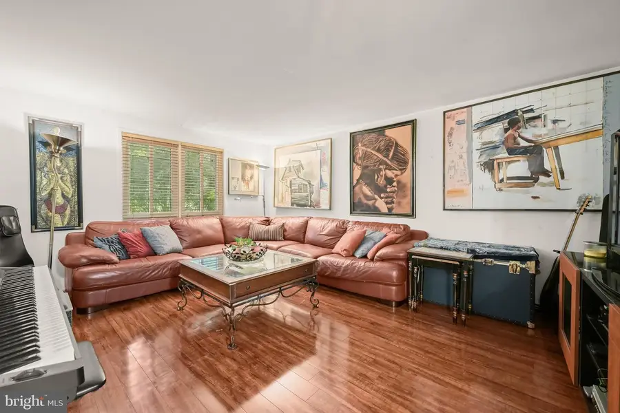 19037 Capehart Dr, Gaithersburg, MD 20886 - Image #3