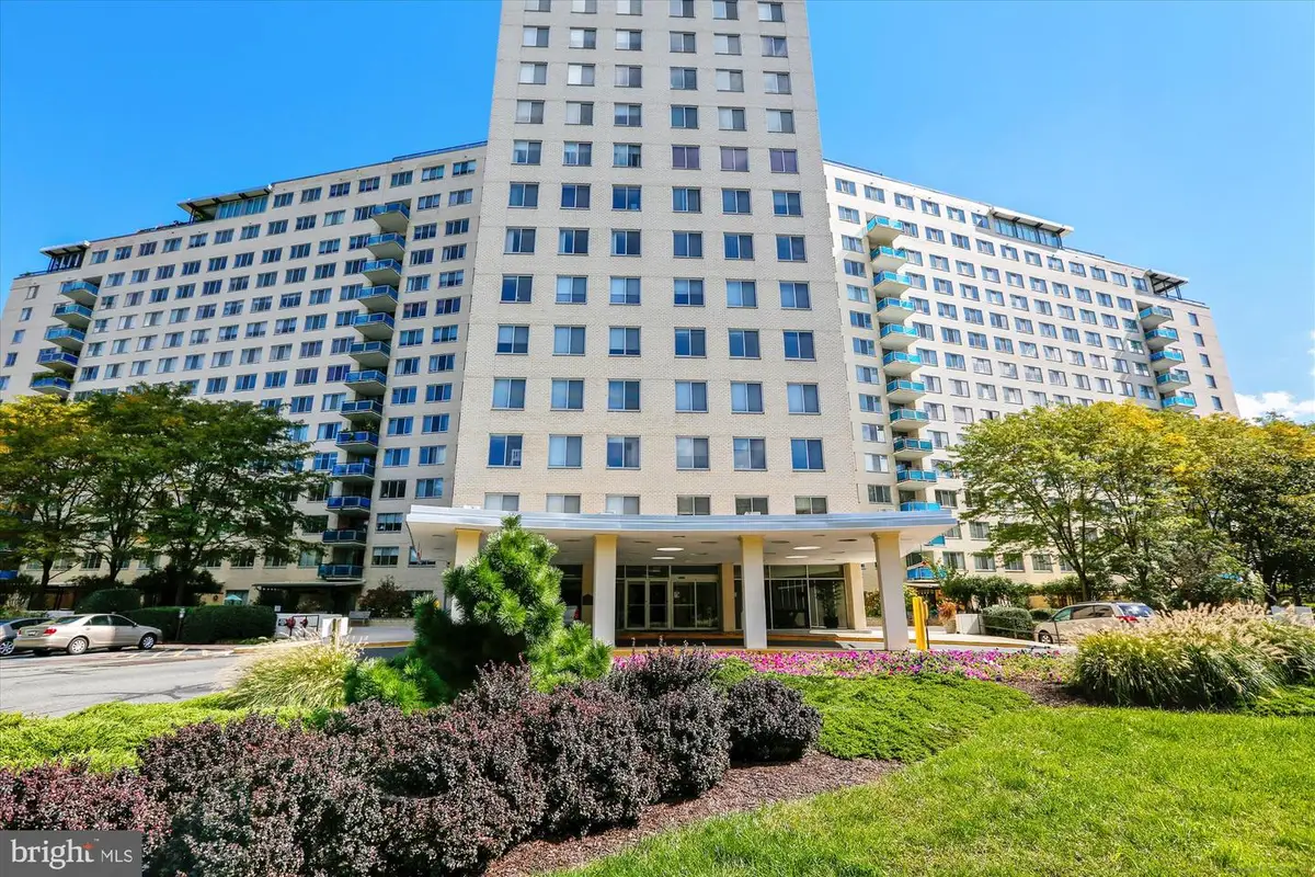 10401 Grosvenor Pl #1515, Rockville, MD 20852 - Image #1
