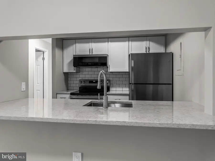 18304 Streamside Dr #301, Gaithersburg, MD 20879 - Image #2