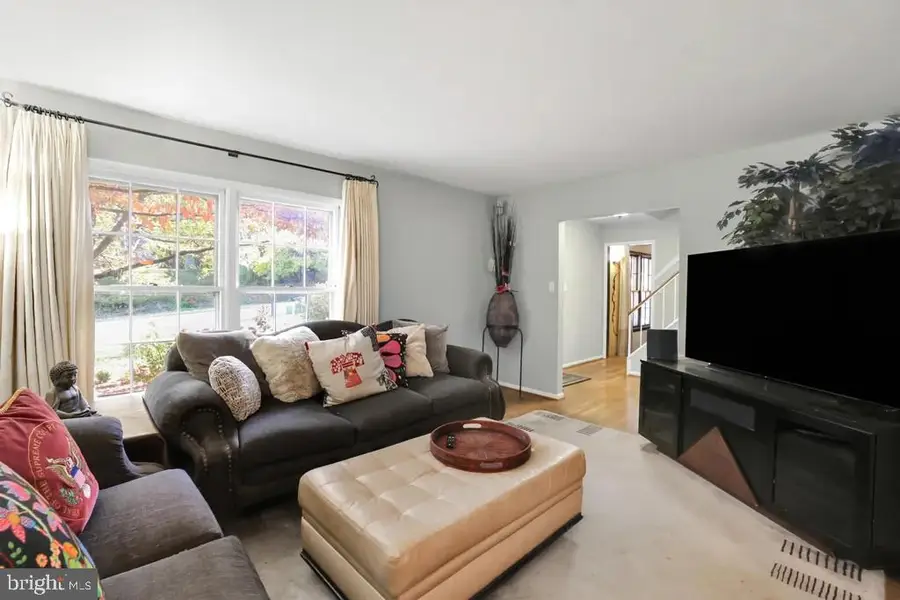 16520 Grande Vista Dr, Rockville, MD 20855 - Image #3