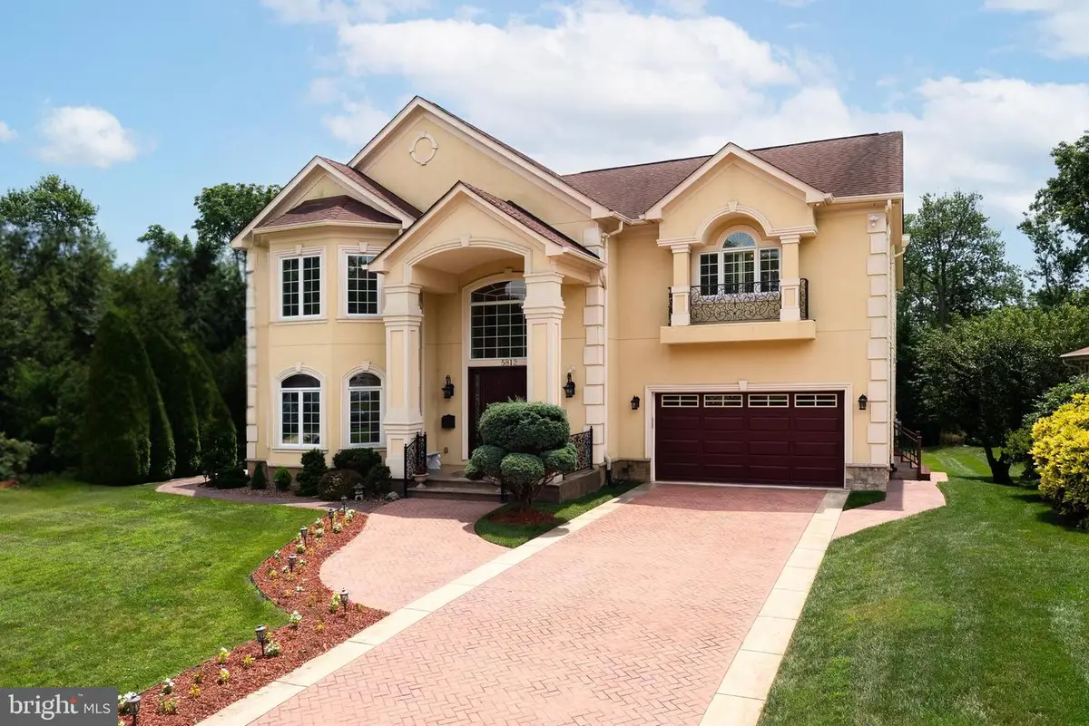 5812 Lone Oak Dr, Bethesda, MD 20814 - Image #1