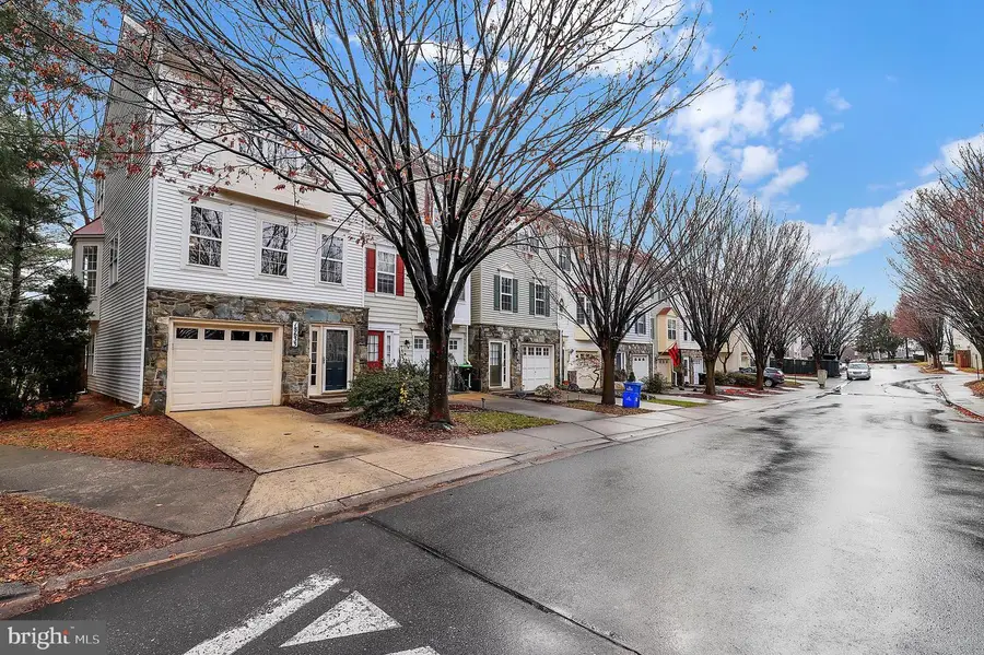 18633 Village Fountain Dr, Germantown, MD 20874 - Image #2