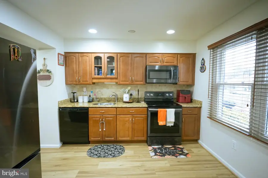 11 Briarstone Ln, Gaithersburg, MD 20877 - Image #3