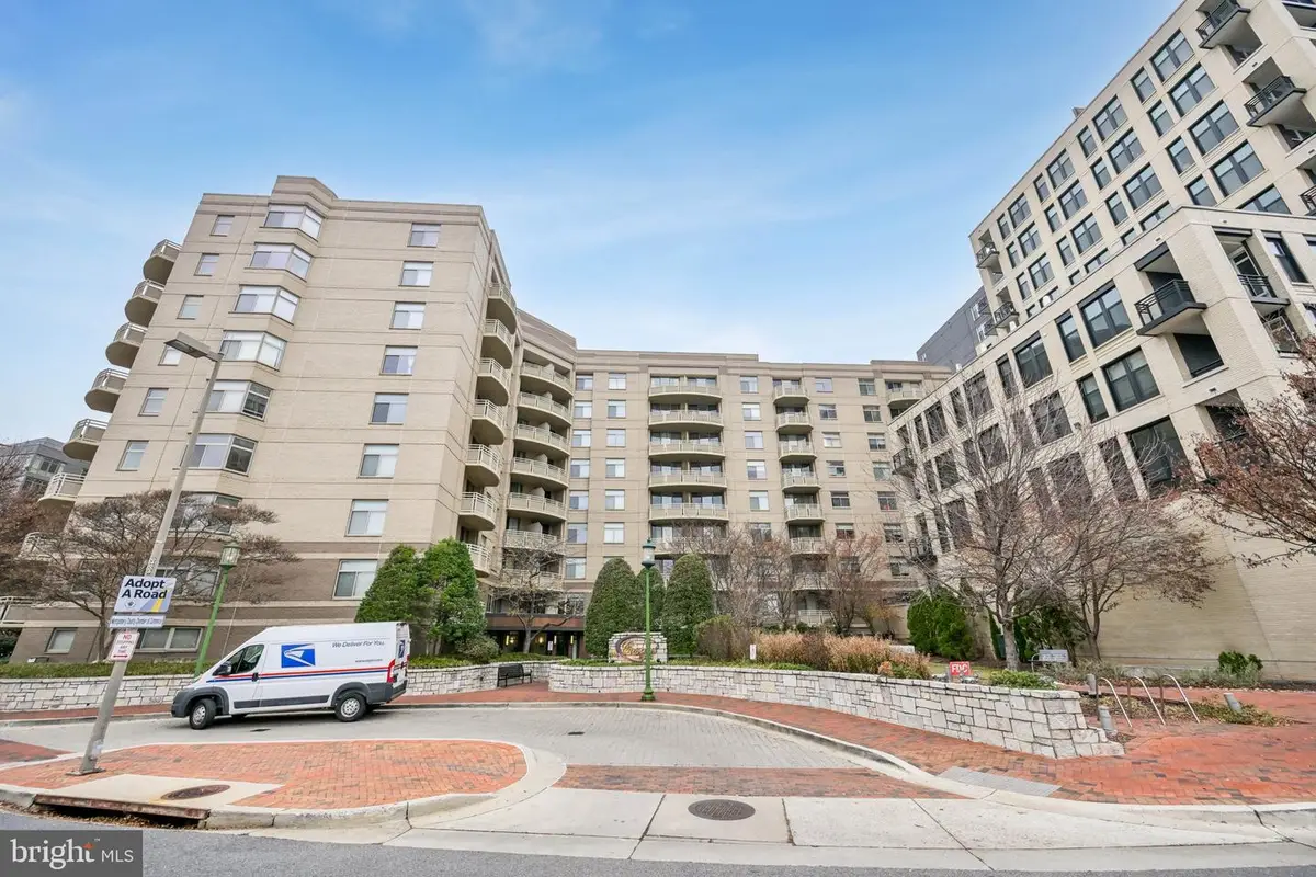 7111 Woodmont Ave #814, Bethesda, MD 20815 - Image #1