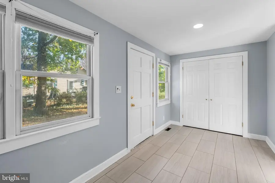 17634 Washington Grove Ln, Gaithersburg, MD 20877 - Image #2