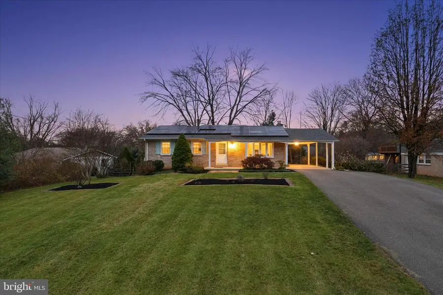 17542 Wheat Fall Dr, Rockville, MD 20855 - Image #2