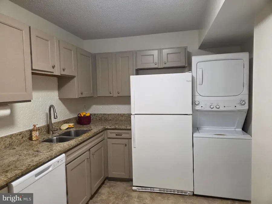 15107 Interlachen Dr #2-215, Silver Spring, MD 20906 - Image #3