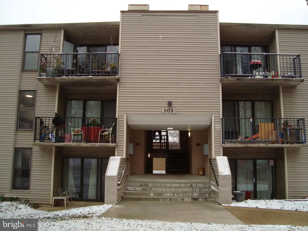 102 Duvall Ln #6-202, Gaithersburg, MD 20877 - Image #1