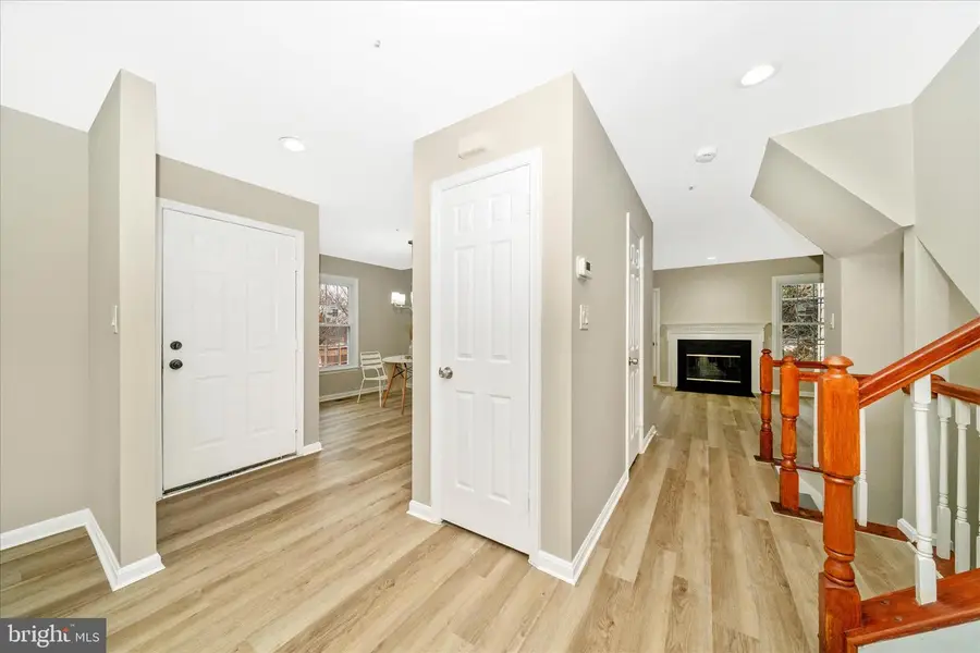 8648 Fountain Valley Dr, Montgomery Village, MD 20886 - Image #3