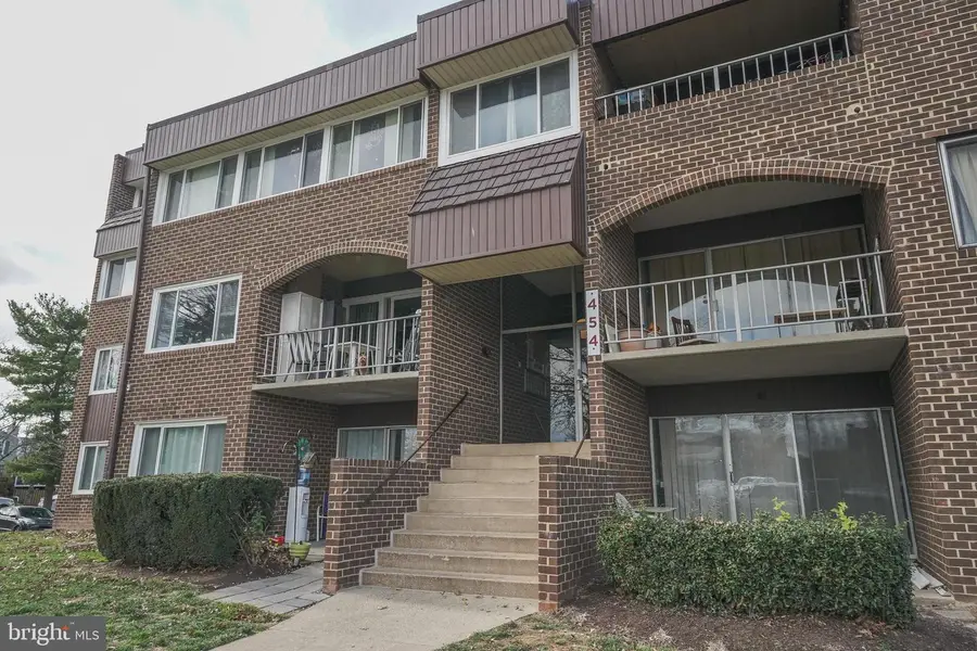 454 Girard St #103, Gaithersburg, MD 20877 - #2