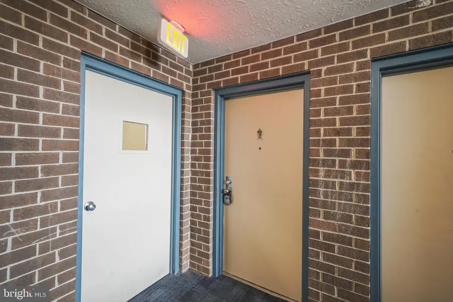 454 Girard St #103, Gaithersburg, MD 20877 - #3