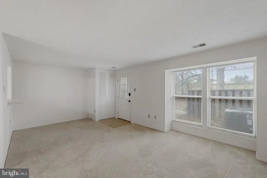 26 Whitechurch Ct, Germantown, MD 20874 - #3