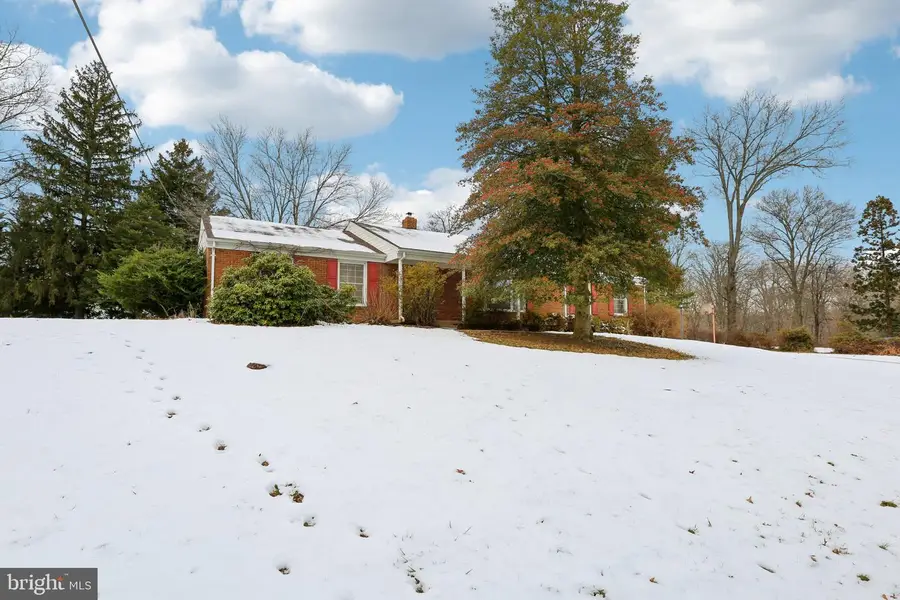 24140 Doreen Dr, Gaithersburg, MD 20882 - Image #2