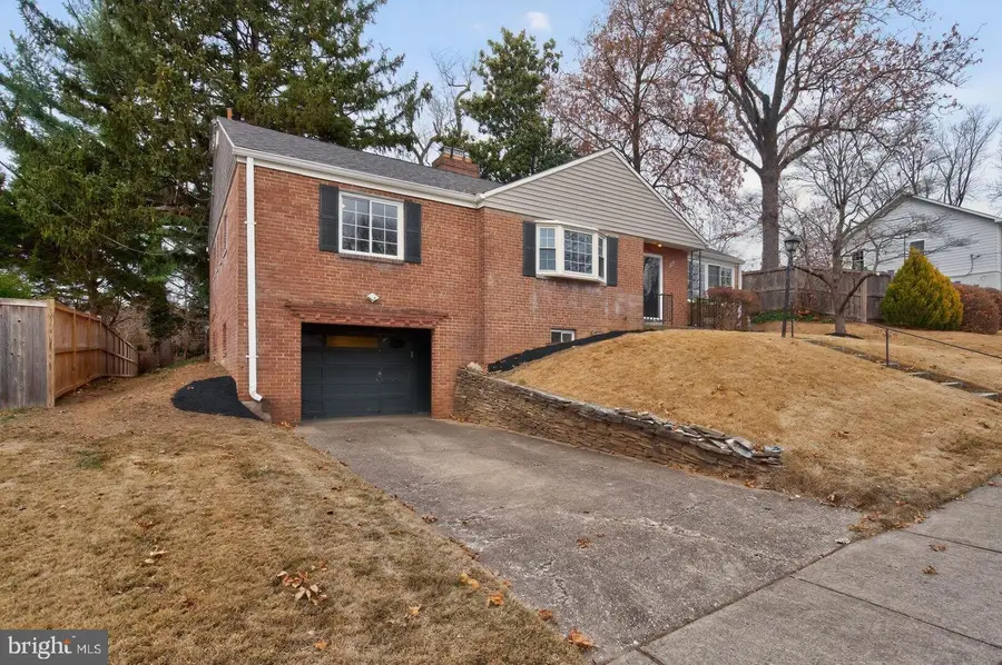 4503 Woodfield Rd, Kensington, MD 20895 - Image #2