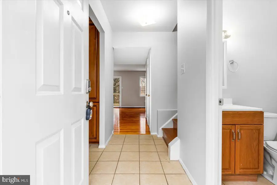 8340 Mountain Ash Way, Gaithersburg, MD 20879 - Image #3