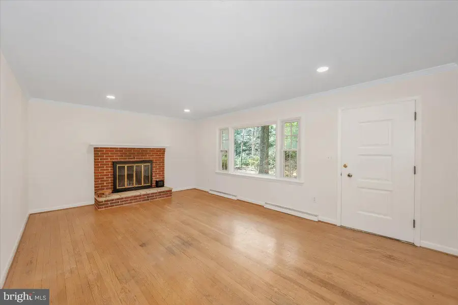 9214 Warfield Rd, Gaithersburg, MD 20882 - #3