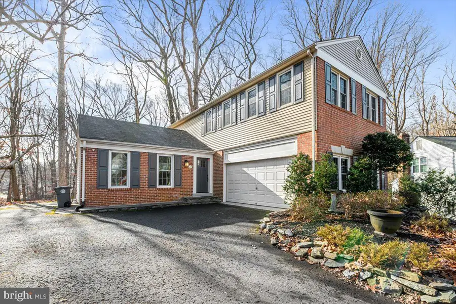 7 Fallswood Ct, Rockville, MD 20854 - Image #2