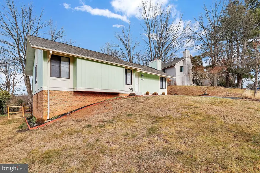 10607 Wayridge Dr, Montgomery Village, MD 20886 - Image #2