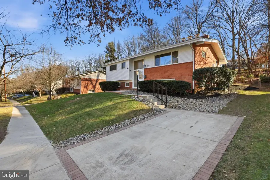 706 Kenbrook Dr, Silver Spring, MD 20902 - Image #3