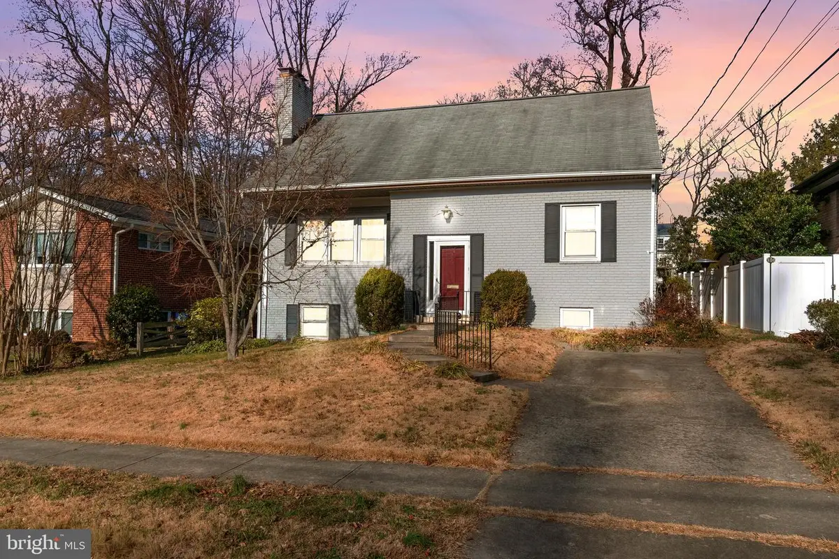 5517 Huntington Pkwy, Bethesda, MD 20814 - Image #1