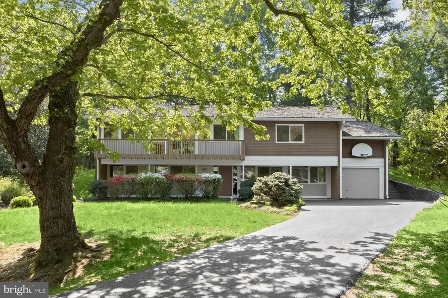 8210 Stone Trail Dr, Bethesda, MD 20817 - #2