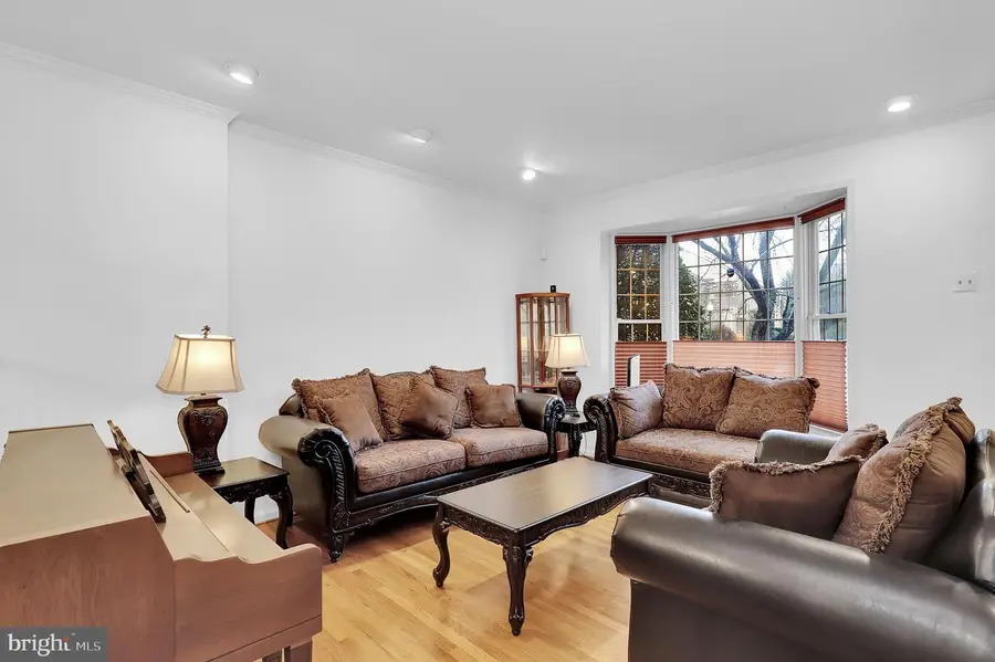 10804 Brewer House Rd, Rockville, MD 20852 - #3