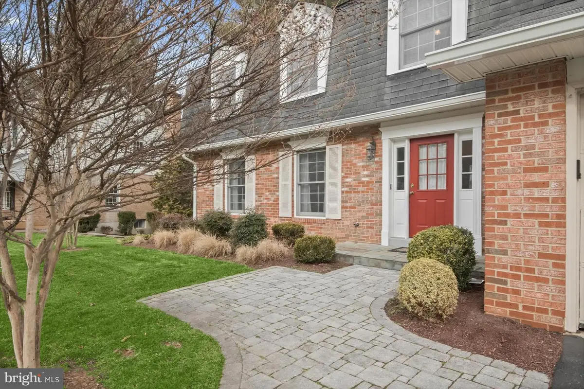 1727 Glastonberry Rd, Potomac, MD 20854 - Image #1