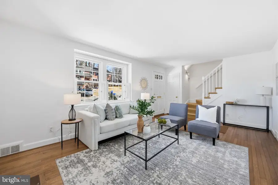 9634 Parkwood Dr, Bethesda, MD 20814 - #2