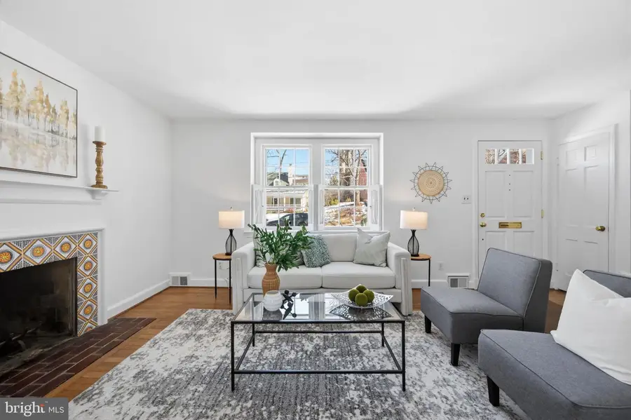 9634 Parkwood Dr, Bethesda, MD 20814 - #3