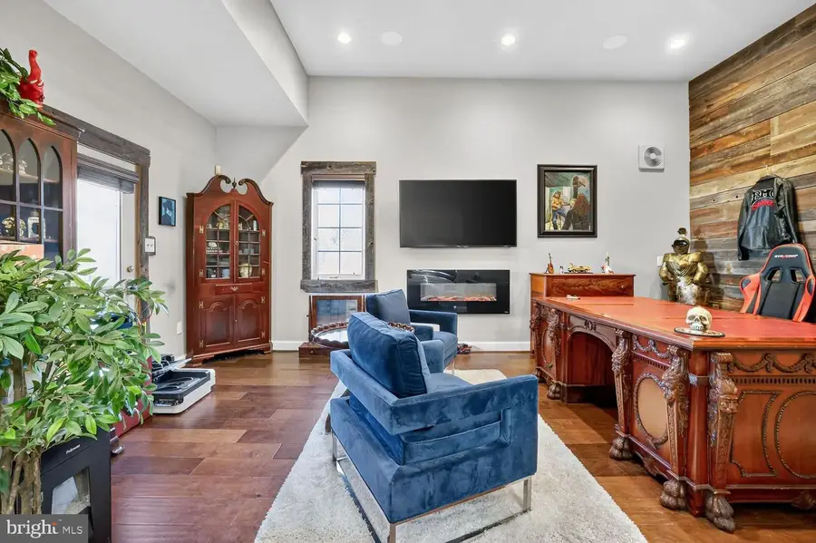 12629 High Meadow Rd, North Potomac, MD 20878 - Image #3