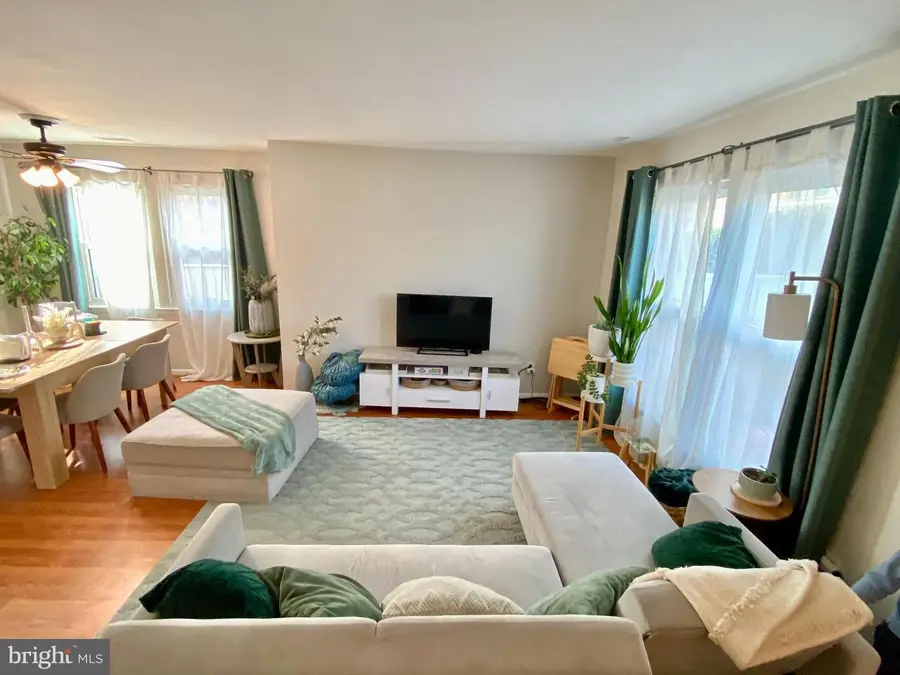 1 Appledowre Ct #137, Germantown, MD 20876 - #3