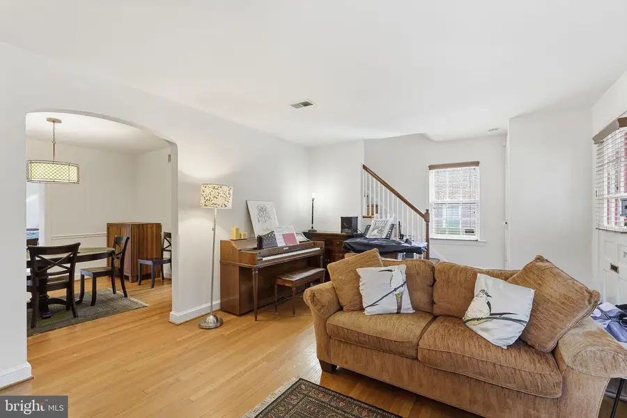 8209 Meadowbrook Ln, Chevy Chase, MD 20815 - #3