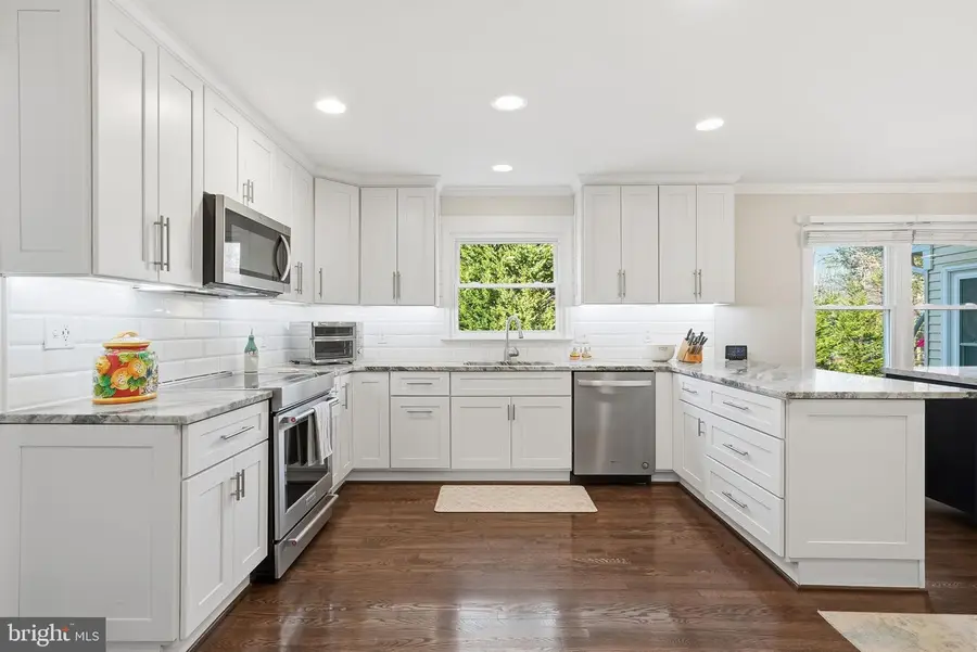 8217 Plum Creek Dr, Gaithersburg, MD 20882 - #2