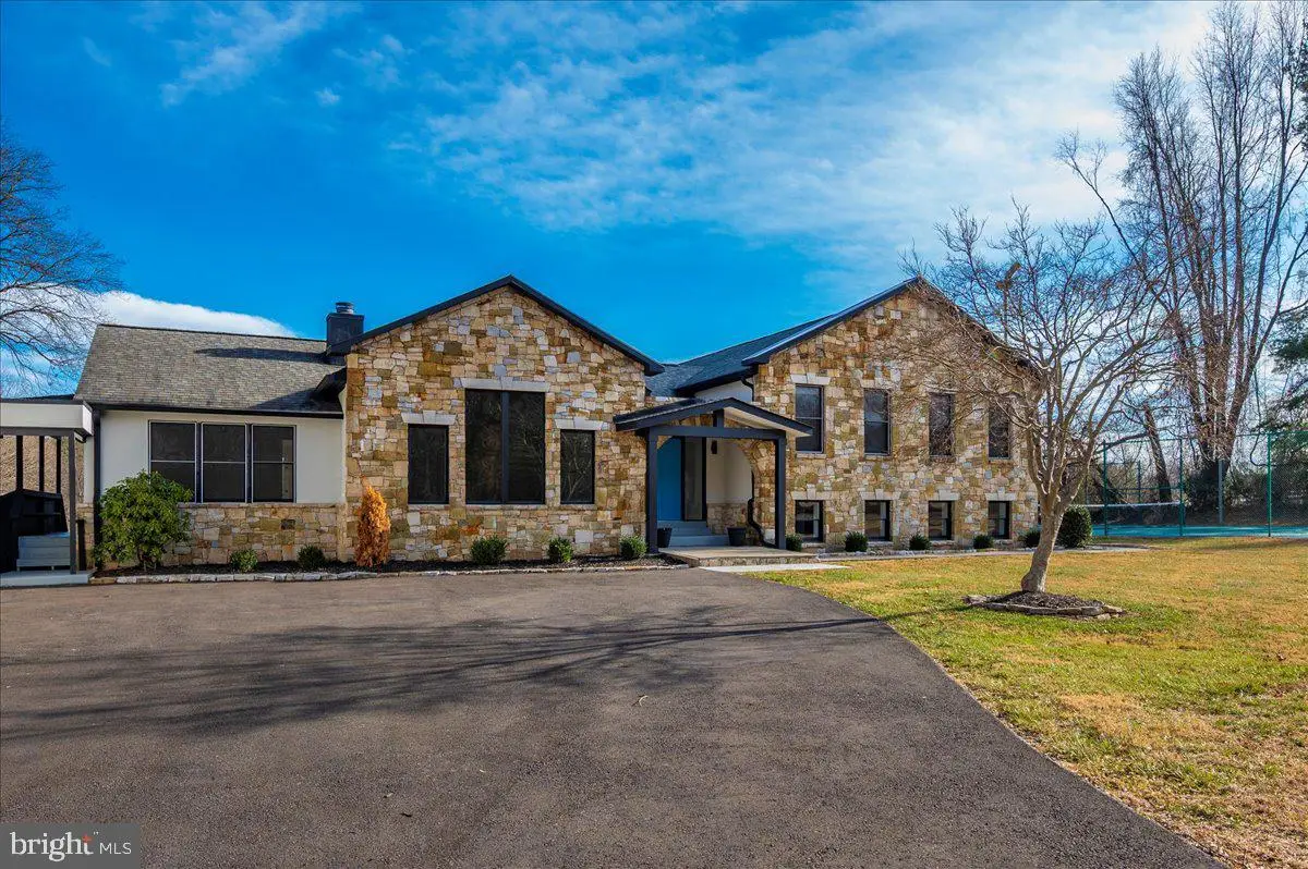 14001 Berryville Rd, Darnestown, MD 20874 - #1