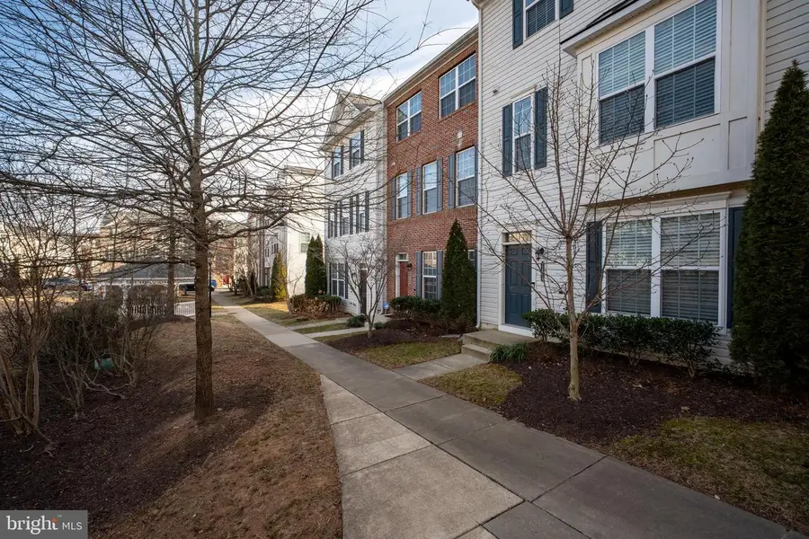 12822 Longford Glen Dr, Germantown, MD 20874 - Image #2