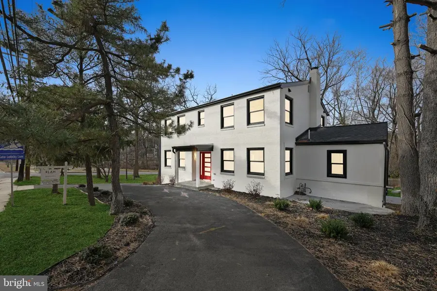 9200 Cedar Ln, Bethesda, MD 20814 - Image #2