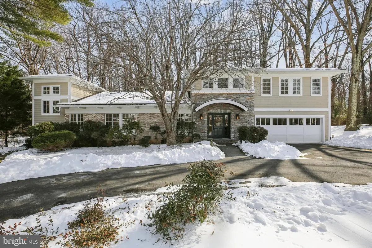 9421 Thrush Ln, Potomac, MD 20854 - Image #1