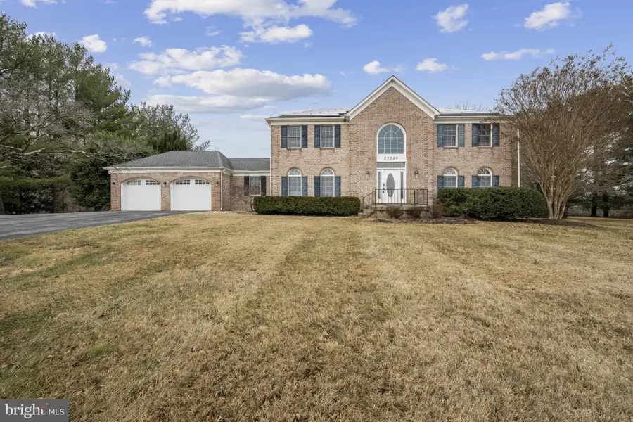 22340 Flintridge Dr, Brookeville, MD 20833 - Image #2